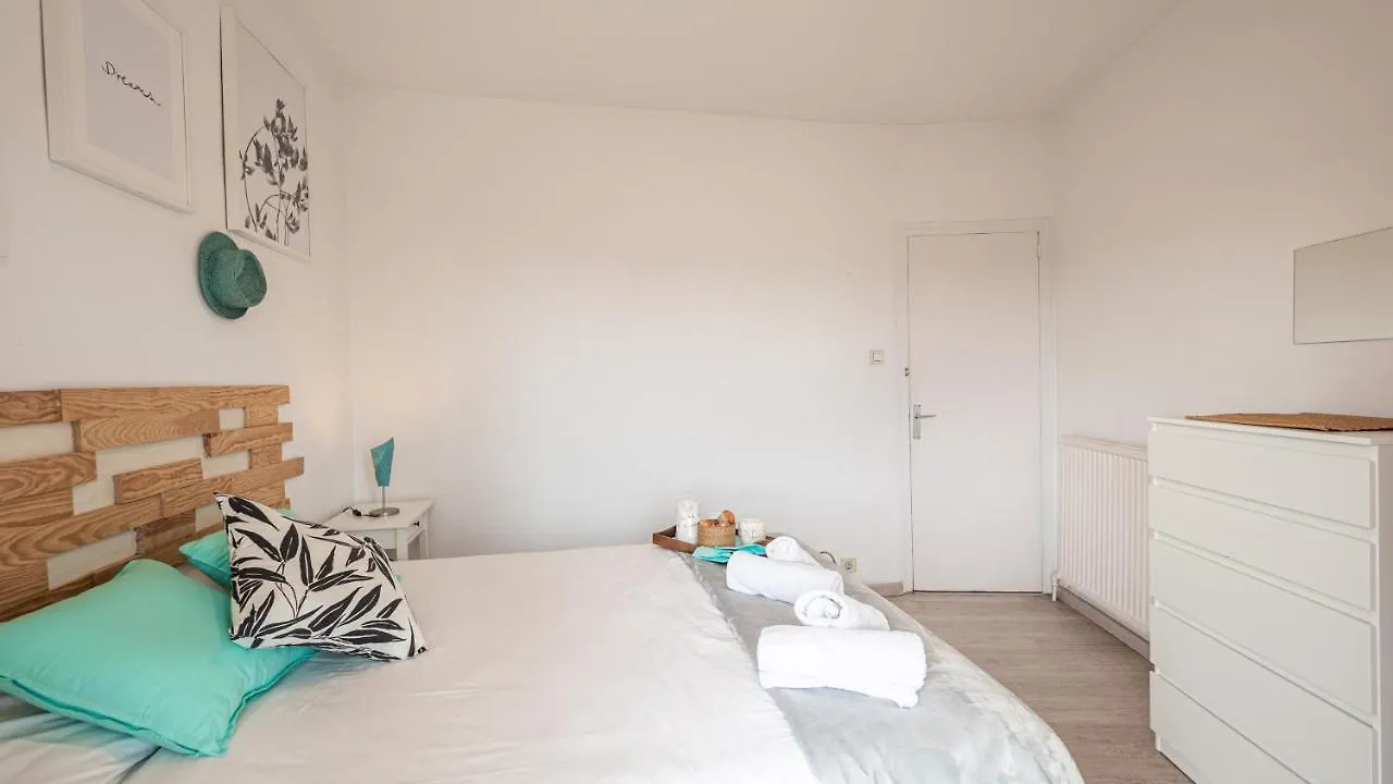 Bed&Bcn Glories Apartment Barcelona