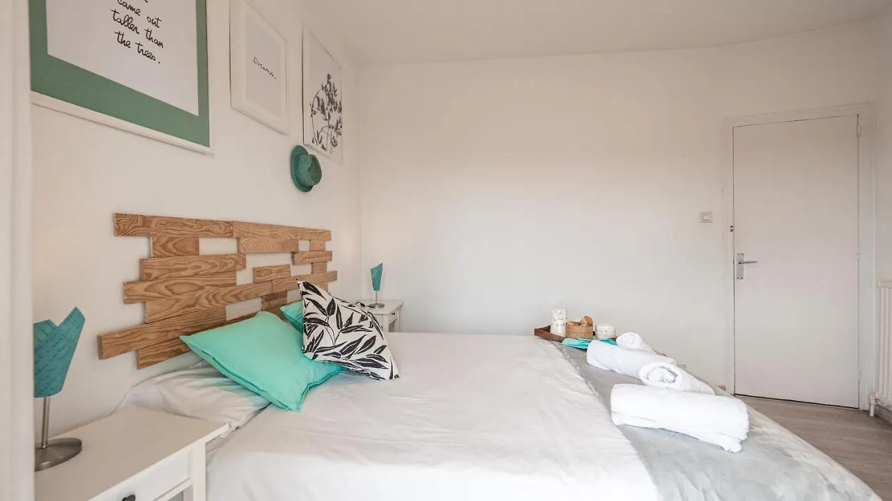 Bed&Bcn Glories Apartment Barcelona Spain
