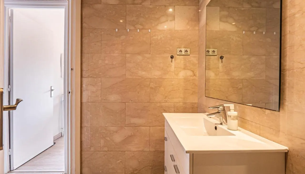 Bed&Bcn Glories Apartman Barcelona