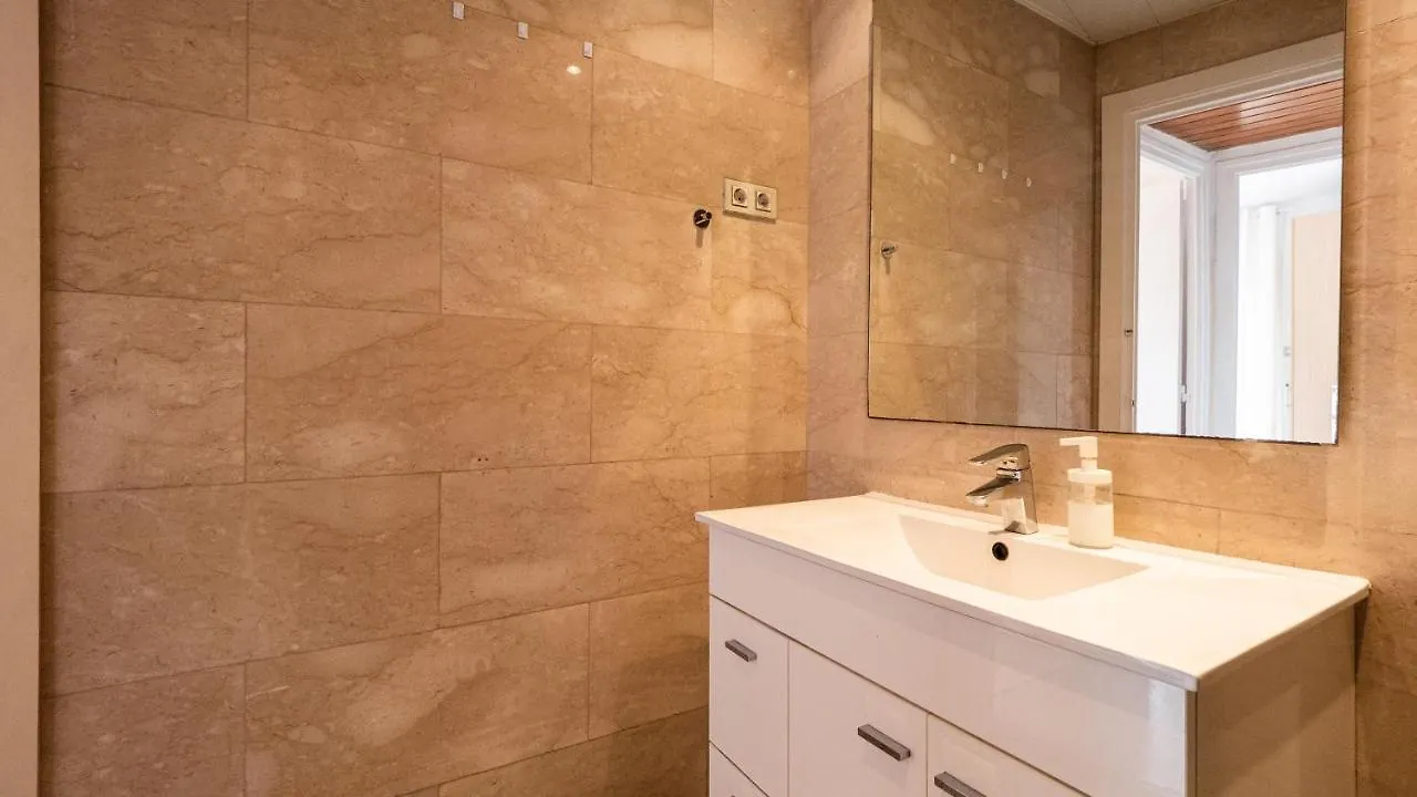 Bed&Bcn Glories Apartman Barcelona