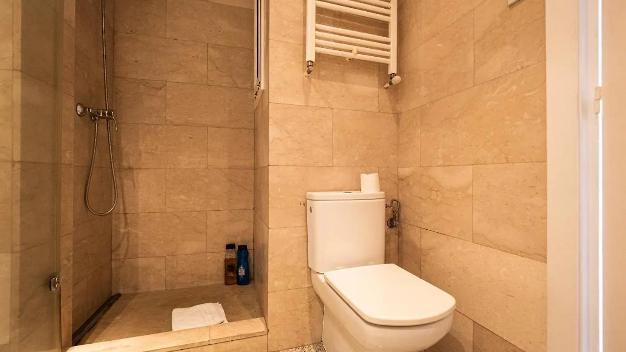 Bed&Bcn Glories Apartman Barcelona 0*,